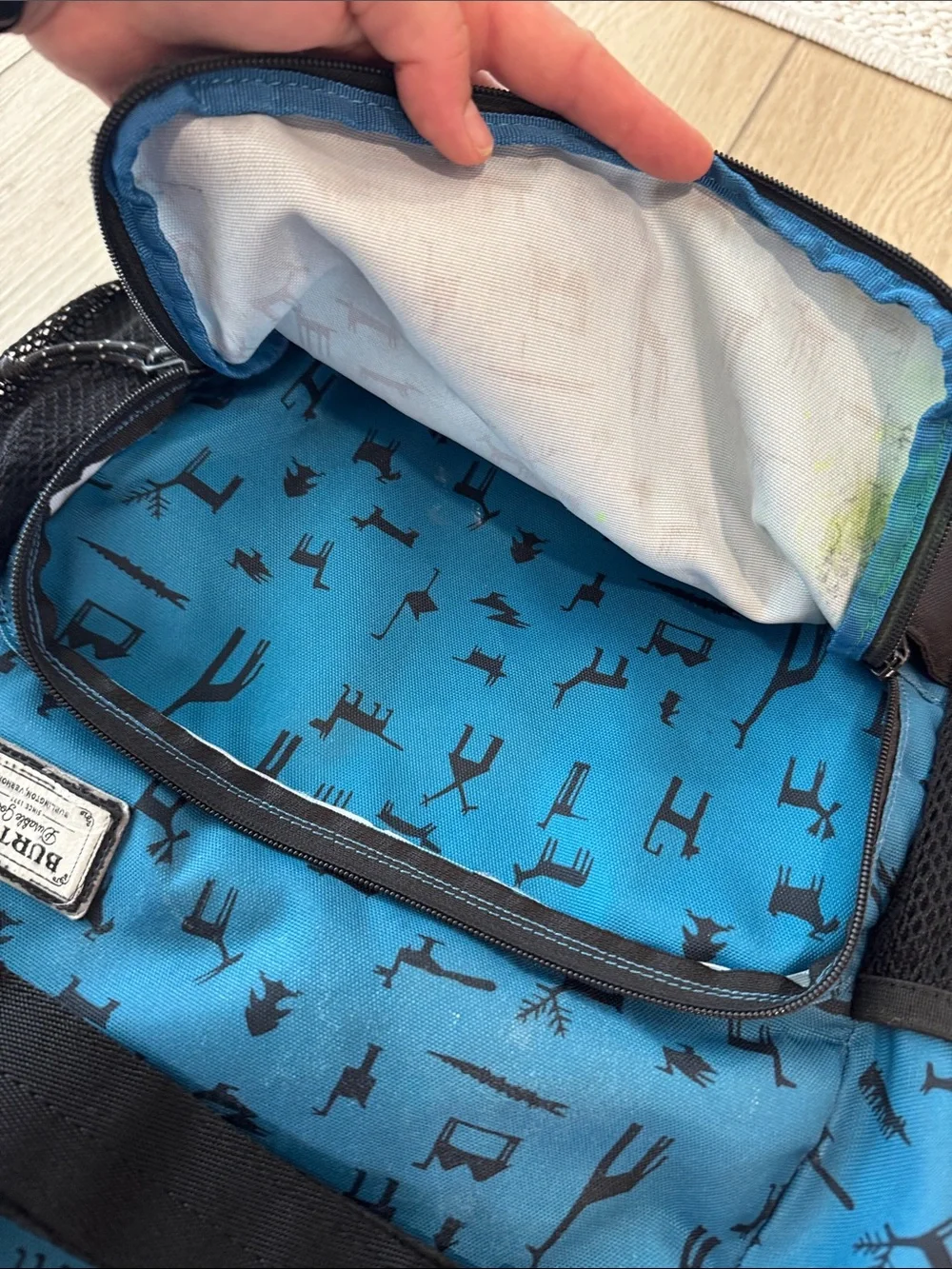 Burton Batoh Treble Yell Wall Paper Print Backpack Distressed All Over Print